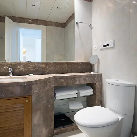 Nomad's Fine Arts In Chiado Lissabon