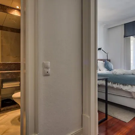 Nomad's Fine Arts In Chiado * Lissabon